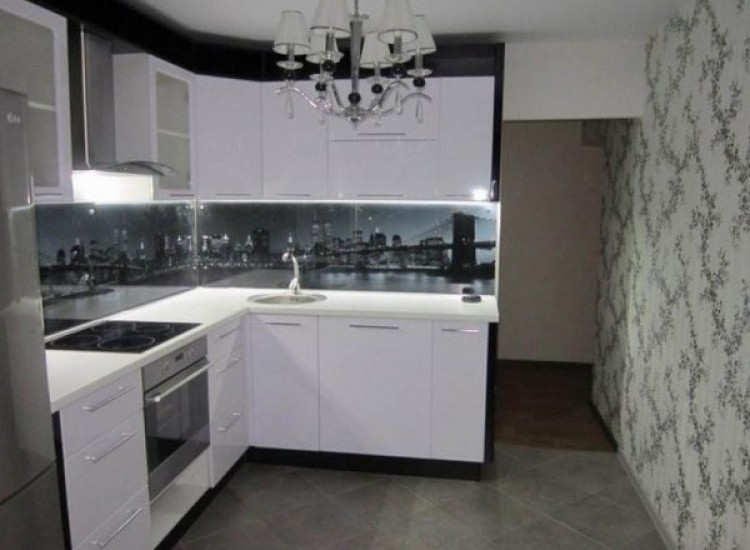 Кухня Вероник с фасадами алюминиевая рамка