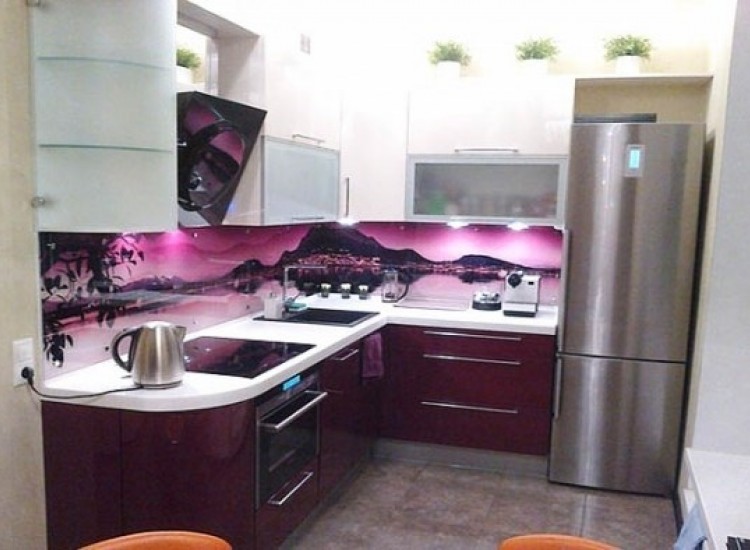 Кухня Сэвина с фасадами алюминиевая рамка