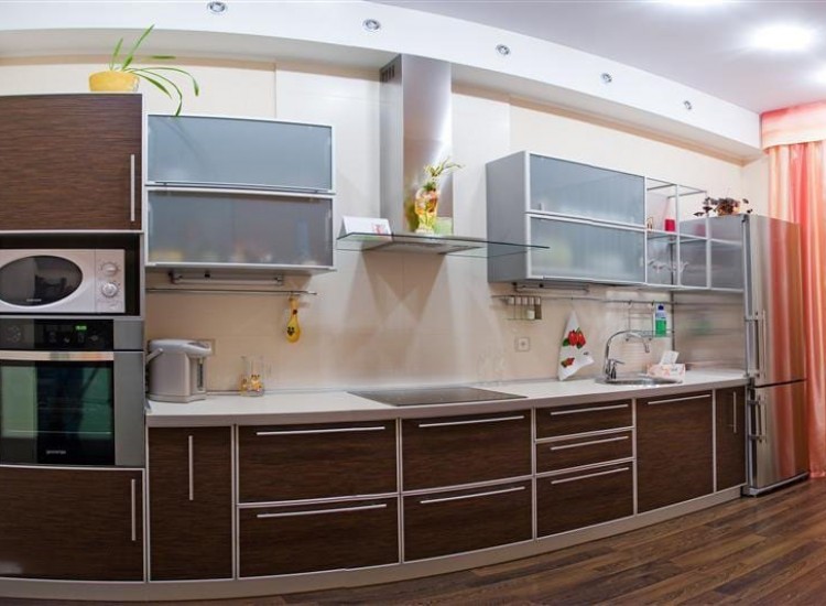 Кухня Лурд с фасадами алюминиевая рамка