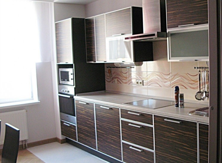 Кухня Кэйнд с фасадами алюминиевая рамка